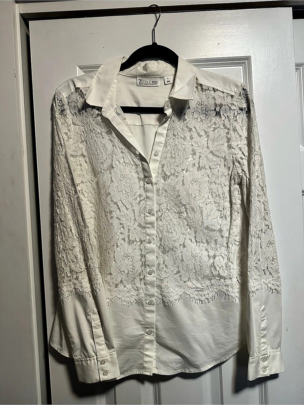 7th Avenue Design Studio Lace Sleeve Button Down Shirt in White Size Medium
